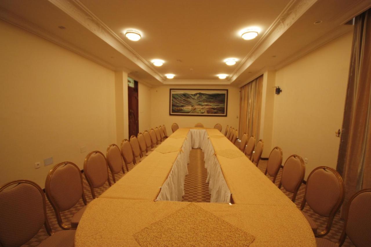Caravan Hotel Addis Екстер'єр фото