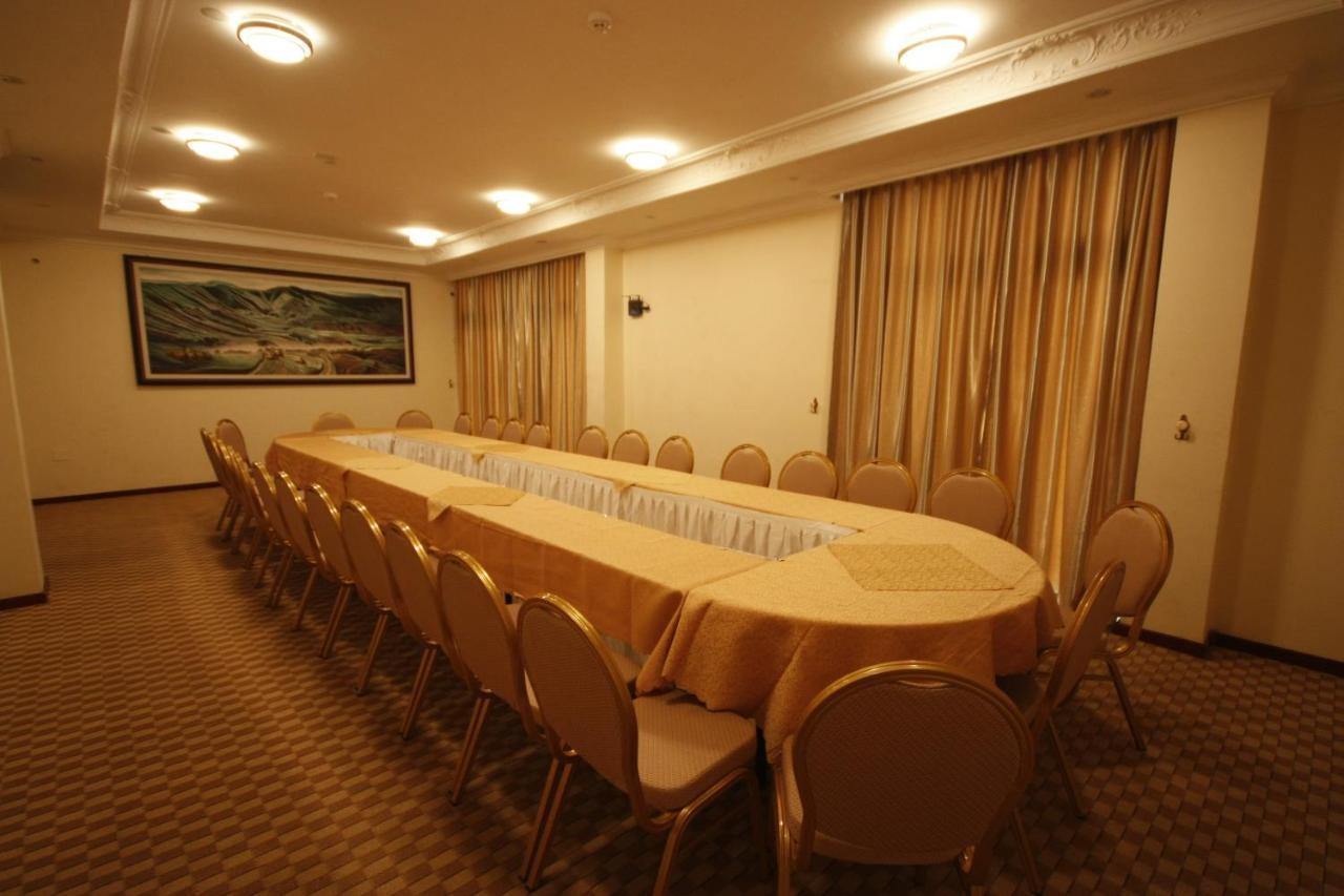 Caravan Hotel Addis Екстер'єр фото